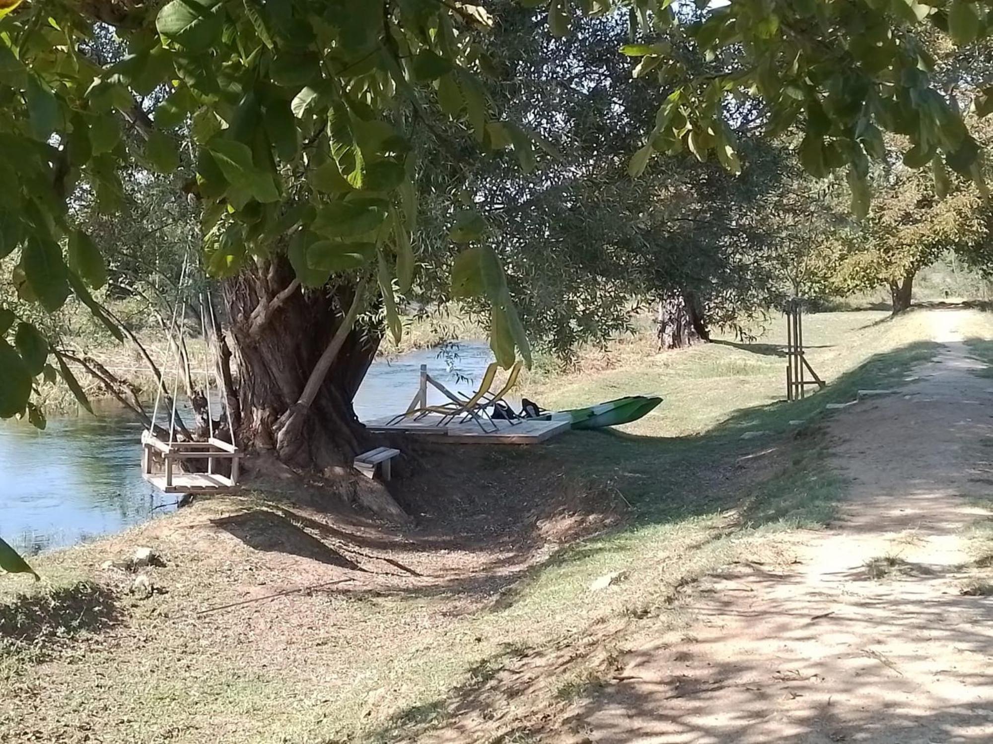 Glamping House Two Rivers Ljubuski Bagian luar foto